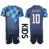 Kroatien Luka Modric #10 Replika babykläder Bortaställ Barn VM 2022 Kortärmad (+ korta byxor)